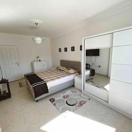 Cozy 2+1 With Big Pool , 150m From Sea. アランヤ